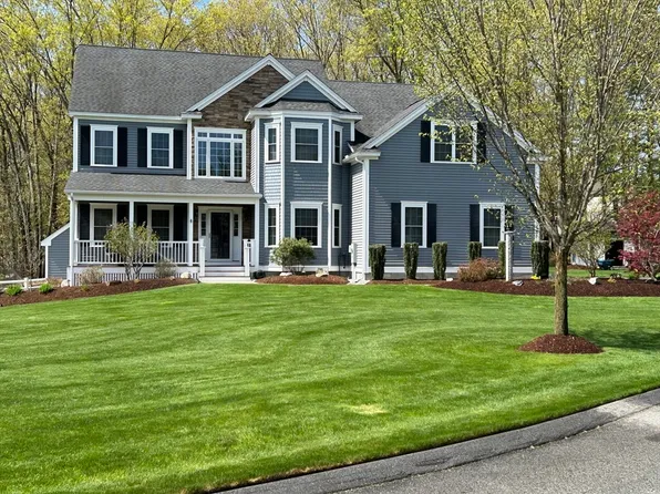 18 McIntosh Ln, Littleton, MA 01460