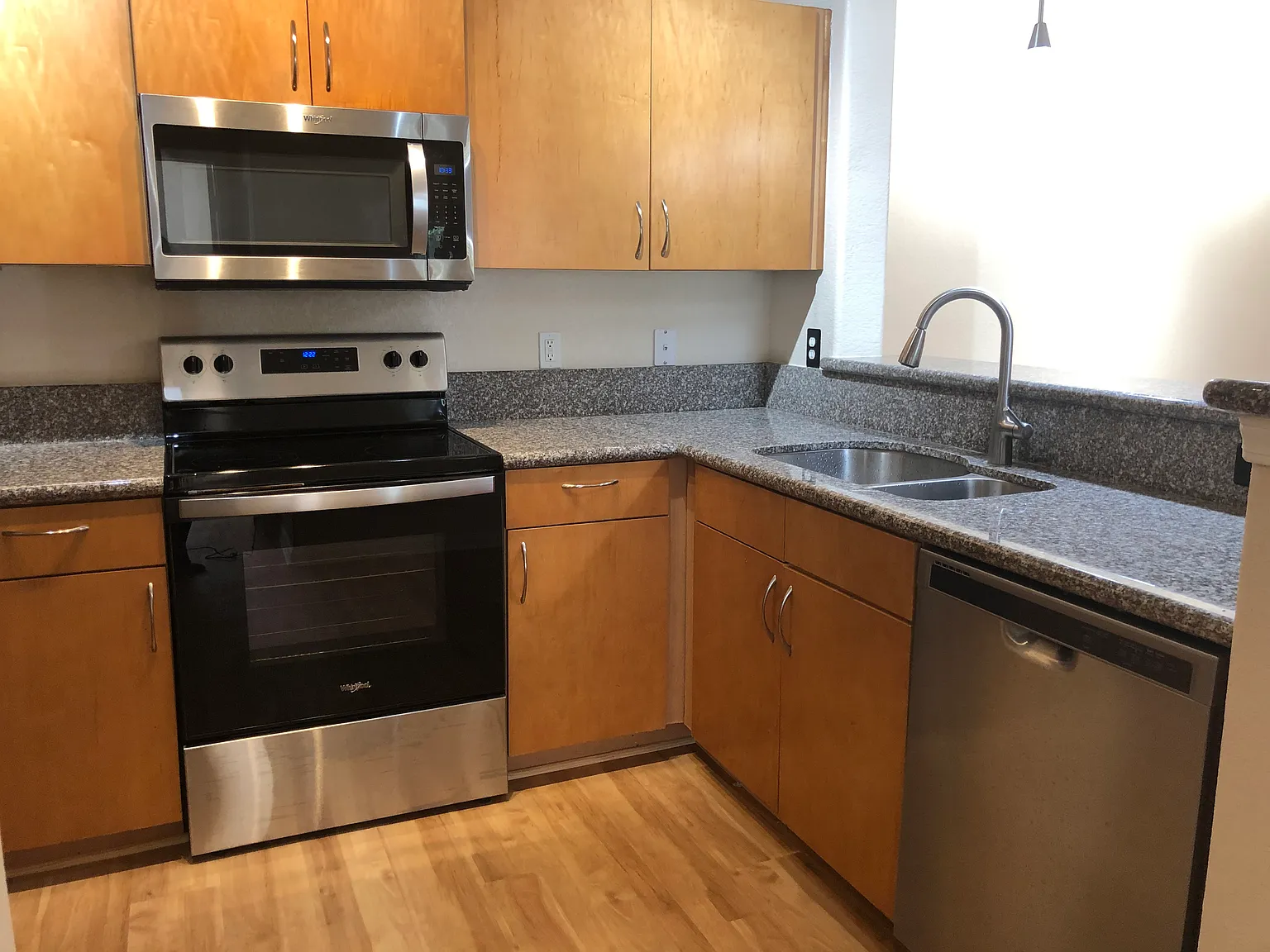 2 bed, 1100 sqft, $1,355 — Photo 4