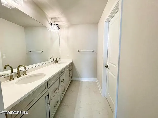 1 Beach Ct — Photo 15