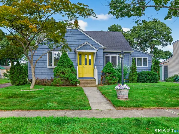 8 Sailors Lane, Milford, CT 06460