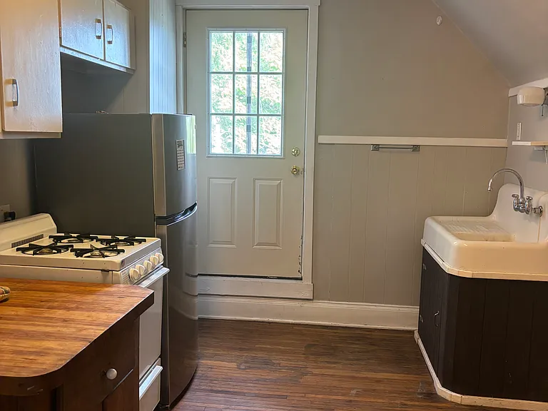 568 Bird Ave #3 — Photo 4