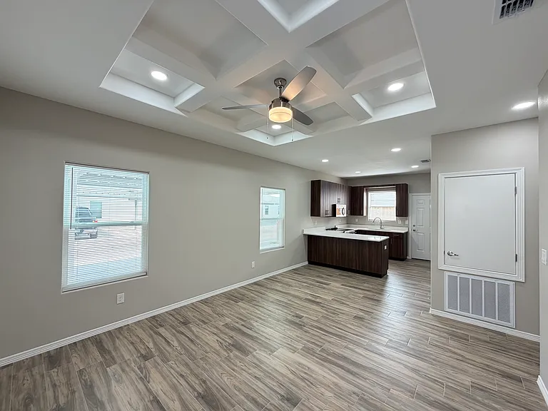 3901 Walnut Ave #4 — Photo 2