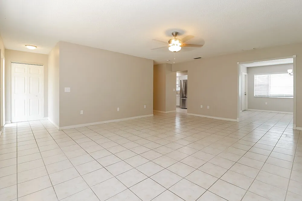 2 bed, 2.0 bath, 1369 sqft, $1,795 — Photo 3