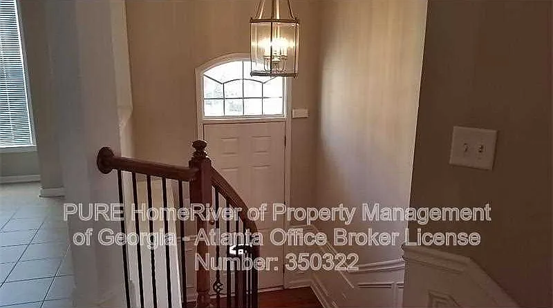 4 bed, 3.0 bath, 2404 sqft, $3,200 — Photo 2