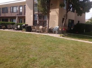26 King Arthur Ct APT 4, Melrose Park, IL 60164
