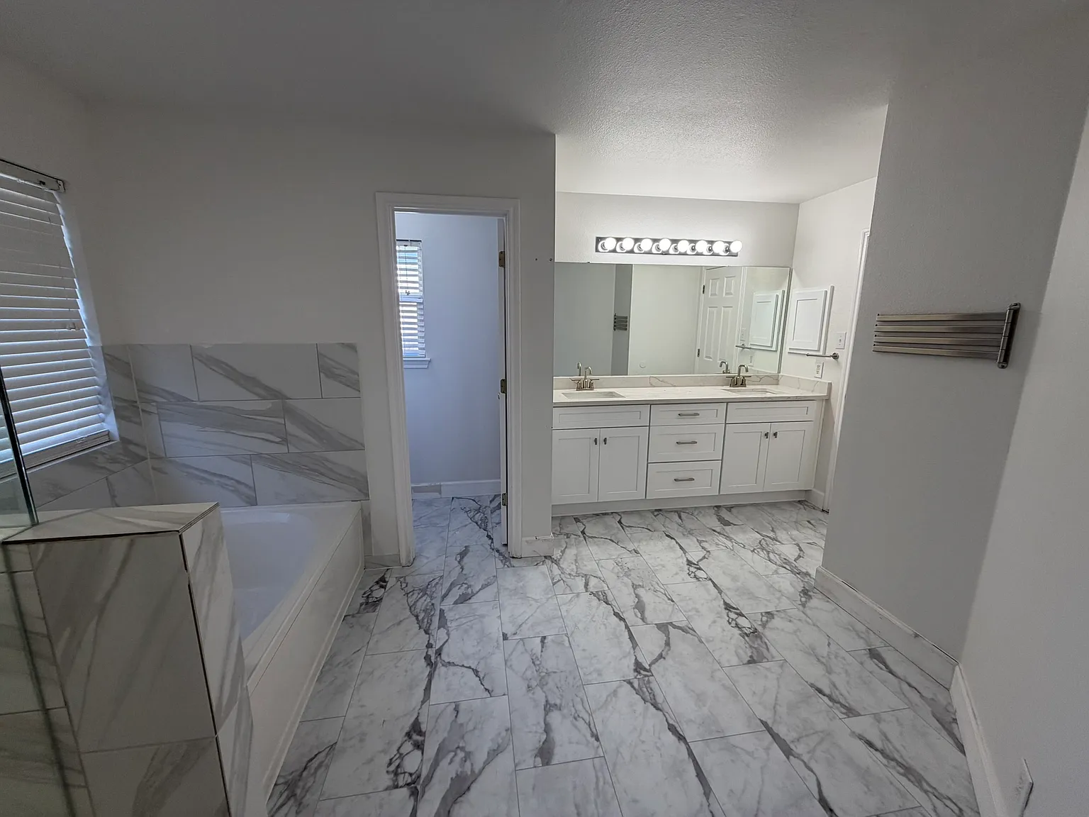 4 bed, 2.5 bath, 2205 sqft, $2,900 — Photo 4