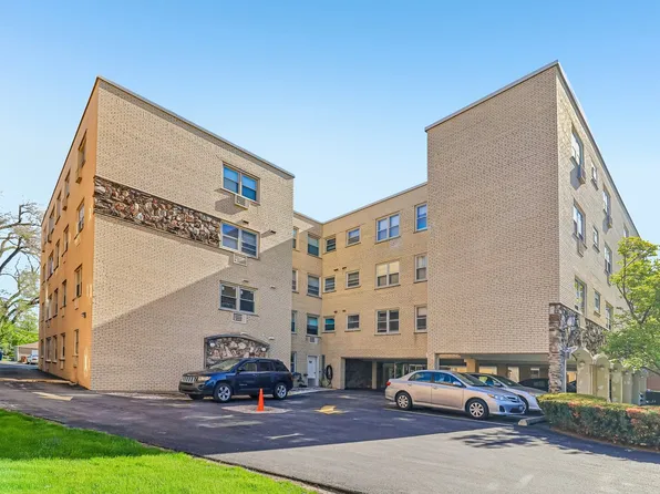 5220 Oakton St APT 410, Skokie, IL 60077