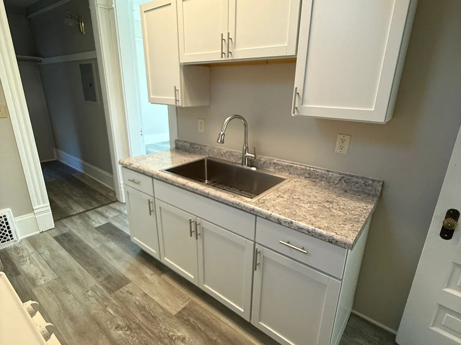 1 bed, $895 — Photo 3