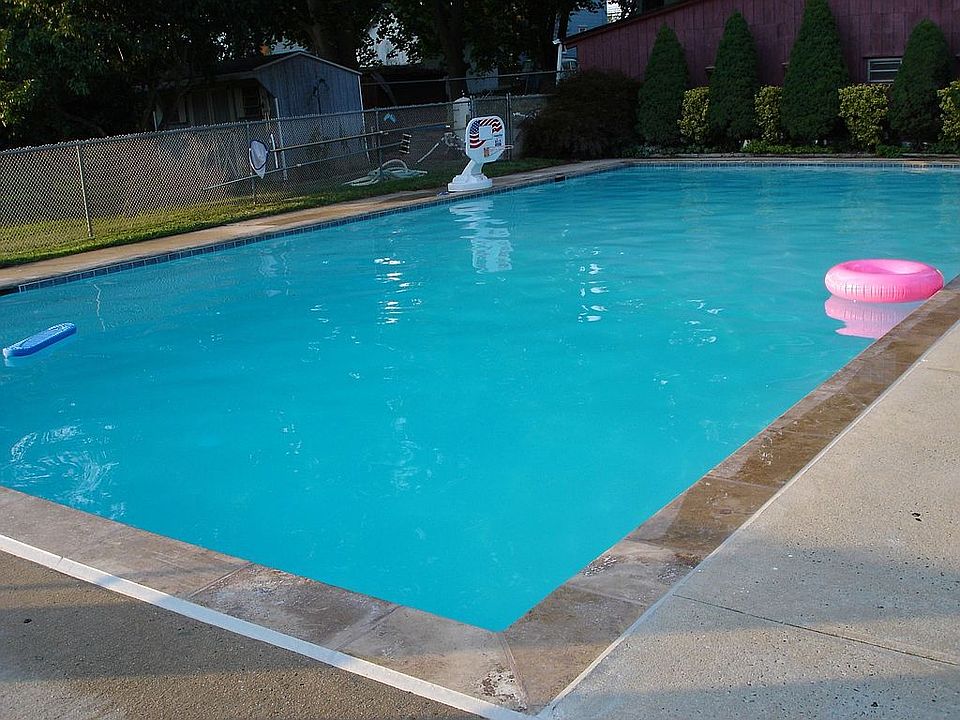 1250 sq ft Pool