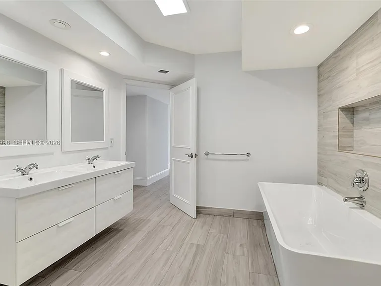 1000 Island Blvd #707 — Photo 48