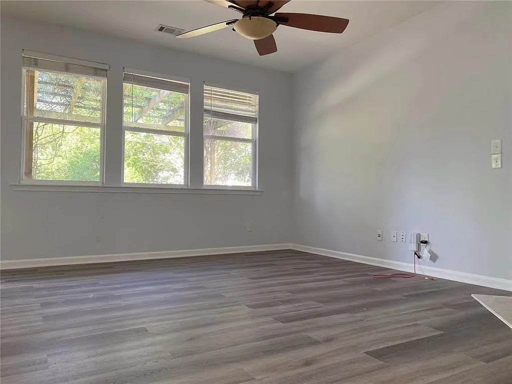 3 bed, 2.5 bath, 1798 sqft, $2,100 — Photo 4