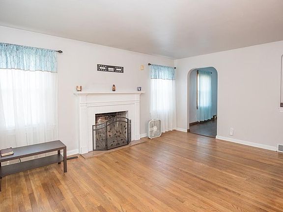 3rd image of 85 Fernwood Ave