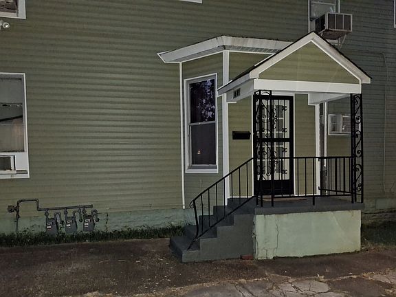 Separate side porch entrance to apartment