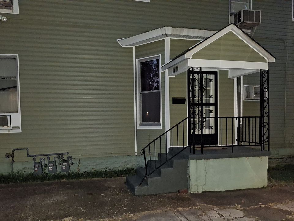 Separate side porch entrance to apartment