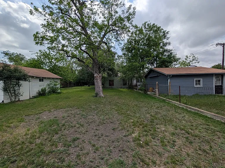 1185 W Mill St — Photo 34