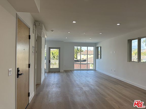4th image of 9842 W Vidor Dr #202