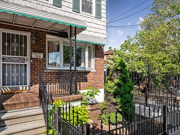 2nd image of 748 Swinton Ave