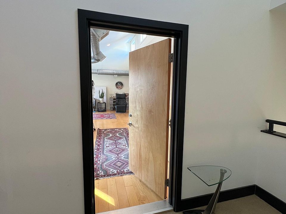 1st image of 1001 W 39th St #1