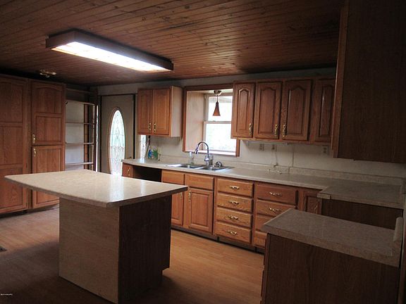 5th image of 19040 McKenzie St