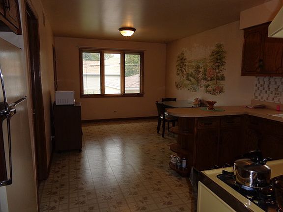 2nd image of 7918 W 89th Pl