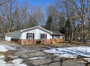 213 Comanche Ave, Houghton Lake, MI 48629