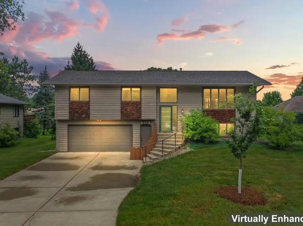 916 Ivanhoe Dr, Northfield, MN 55057