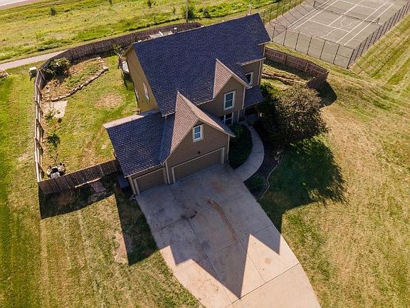 2nd image of 4608 Meadow View Dr