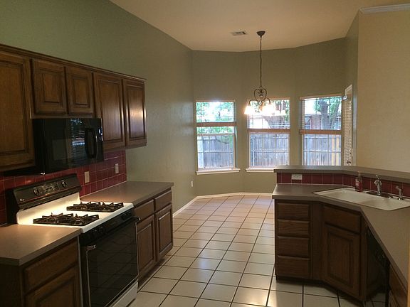 3rd image of 15509 Arbuckle Hts