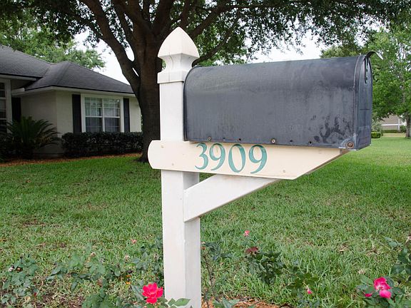 3rd image of 3909 E Glendale Ct