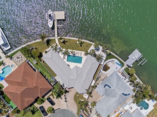 11050 7th St E, Treasure Island, FL 33706
