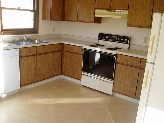 3rd image of 6378 Saint Andrews Dr APT 5