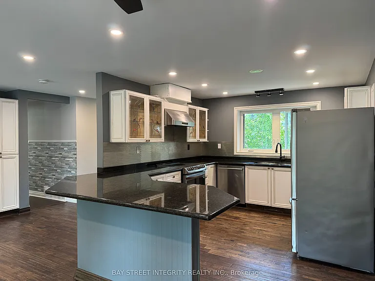 1339 Pinegrove Rd — Photo 5