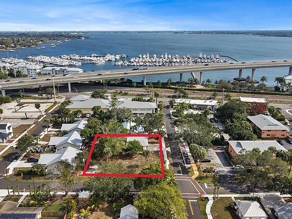 5th image of 621 NW Australian Street