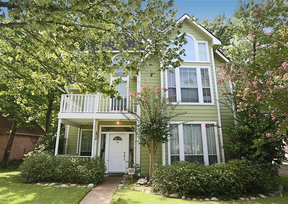 Look at this beautiful Victorian in the Klein suburbs! This house has such charm. It's waiting for you to make it your home.