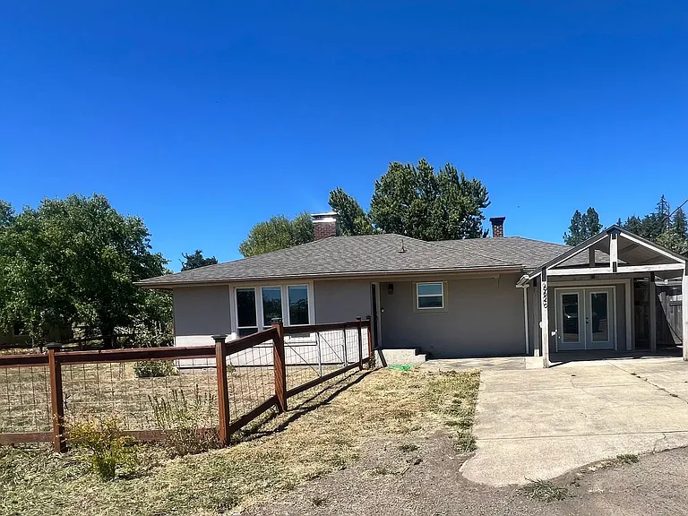 6620 NE Pettibone Dr — Photo 1