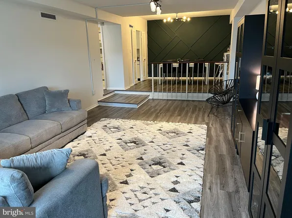 3601 Clarks Ln Unit 206, Baltimore, MD 21215