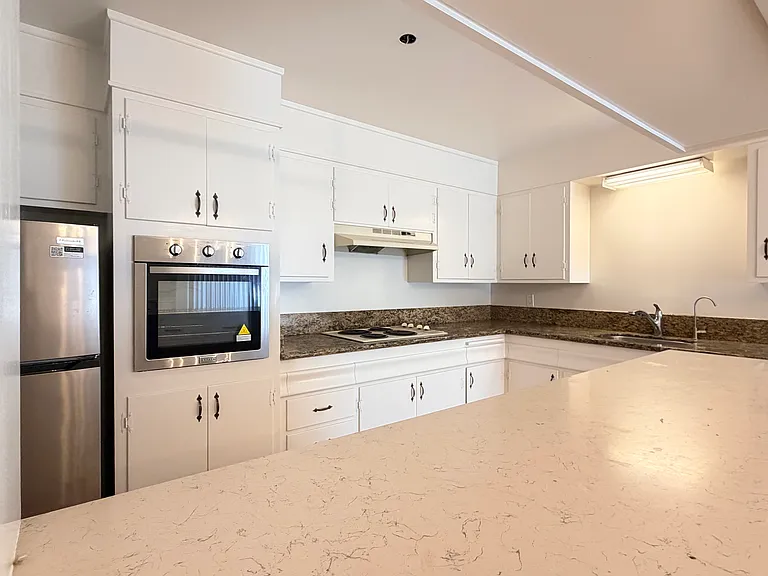 151 S Magnolia Ave #9 — Photo 3