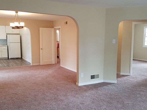 2nd image of 78 Oakwood Dr