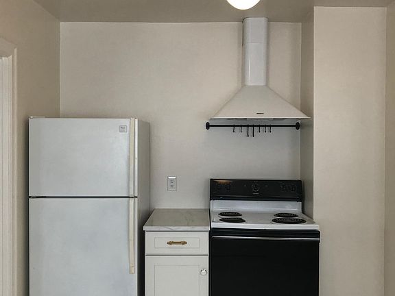 5th image of 410 E 17th St