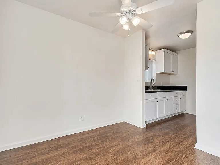 Canyon Drive Apartment Homes — Photo 4