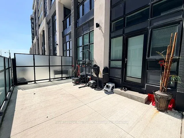 405 Dundas St W #114 — Photo 11