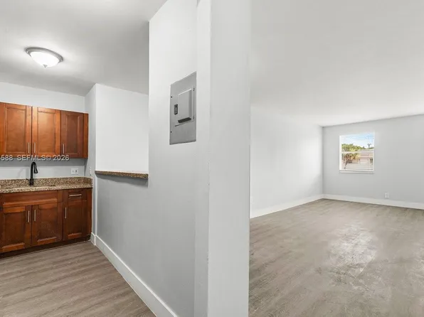 1530 Crescent Cir, West Palm Beach, FL