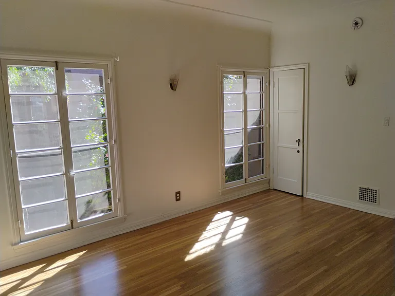 216 1/4 S Poinsettia Pl — Photo 8