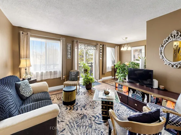 131 Taunton Rd E #304, Oshawa, ON L1G 3T8