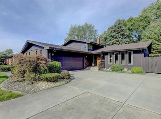 3051 Lakeside Dr, Highland, IN 46322