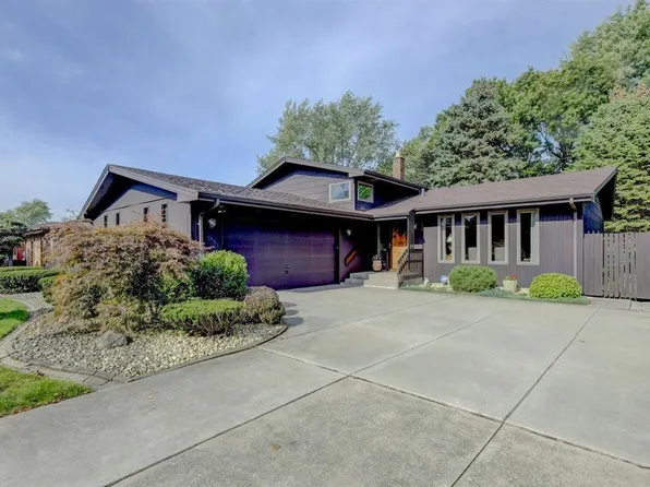 3051 Lakeside Dr, Highland, IN 46322