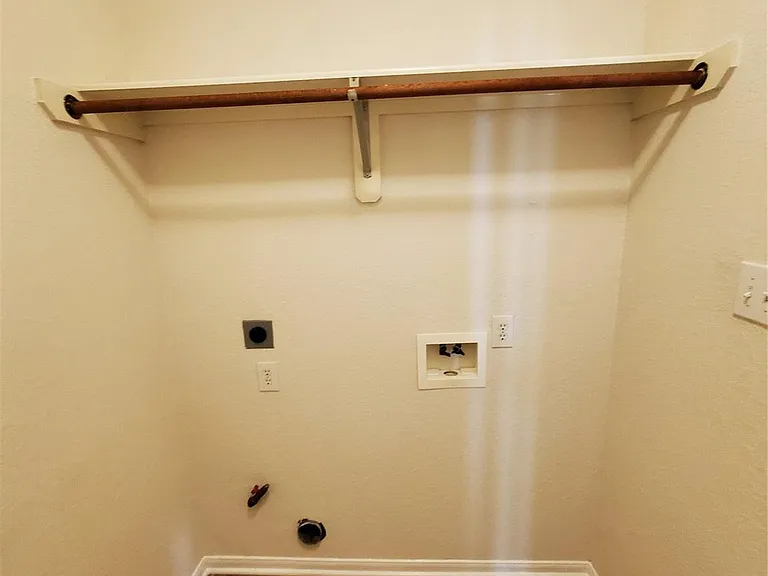 2715 Falling Forest Ct — Photo 38