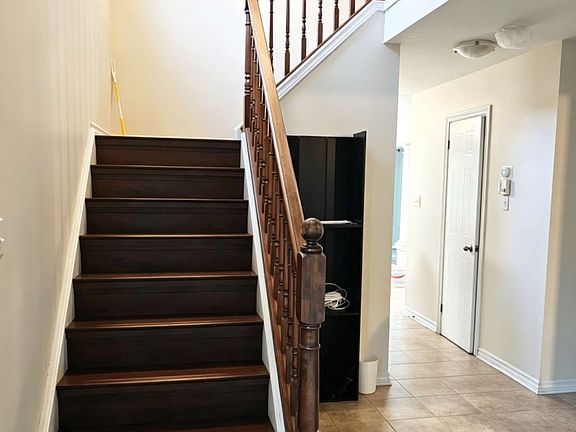 5th image of 740 Oakcrossing Rd