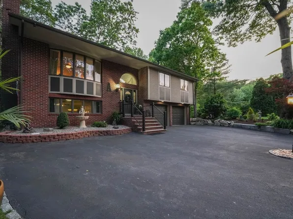 597 Fisher Rd, Dartmouth, MA 02747