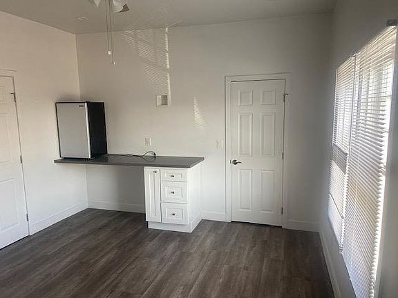 3rd image of 1830 W Jefferson Blvd #8